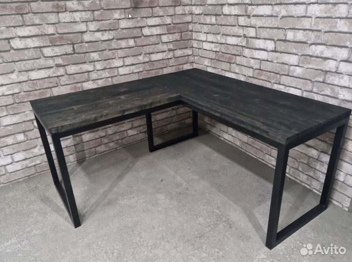 Угловой компьютерный стол в стиле лофт