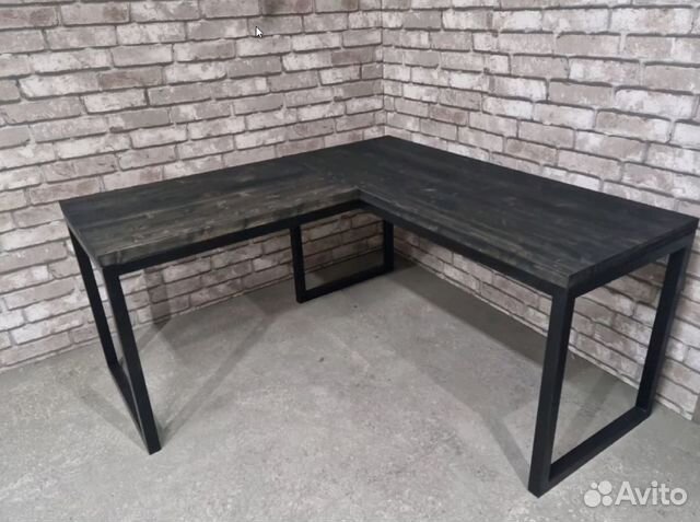 Угловой компьютерный стол в стиле лофт