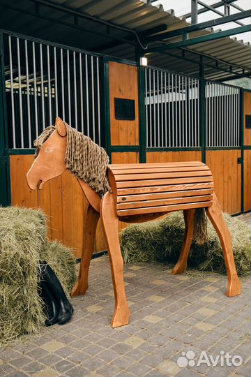 Деревянные лошадки разных размеров