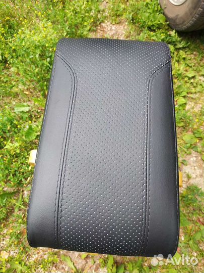 Подлокотник