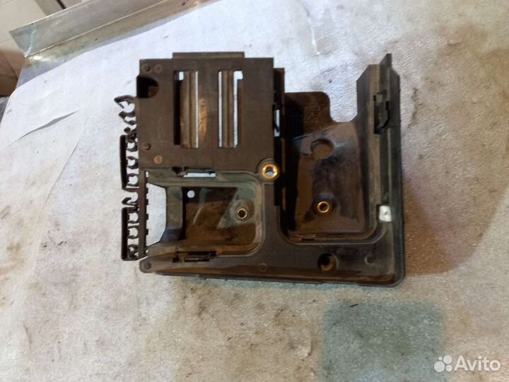 Корпус блока предохранителей VW Tiguan