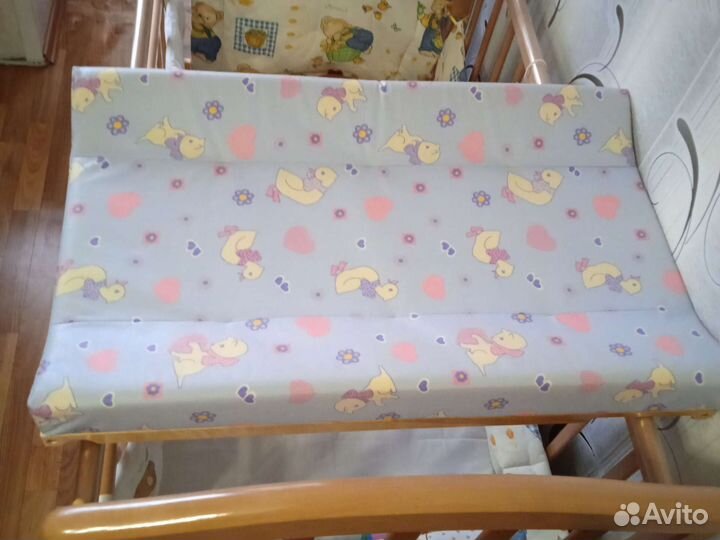 Пеленальная доска на кроватку