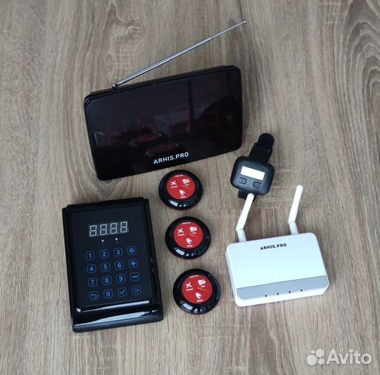 Кнопка вызова официанта, персонала с часами