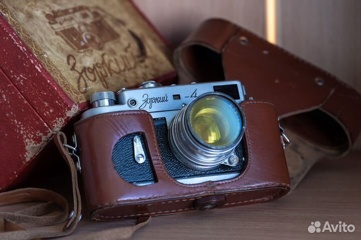 Фотоаппарат Зоркий-4 +Юпитер-8 поводок +3 тушки