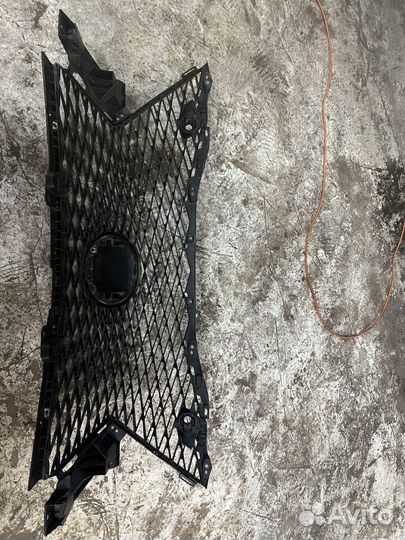 Решетка радиатора rx200t f-sport