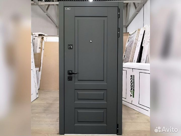 Входная дверь глухая в наличии