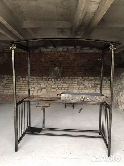 Мангал с крышей