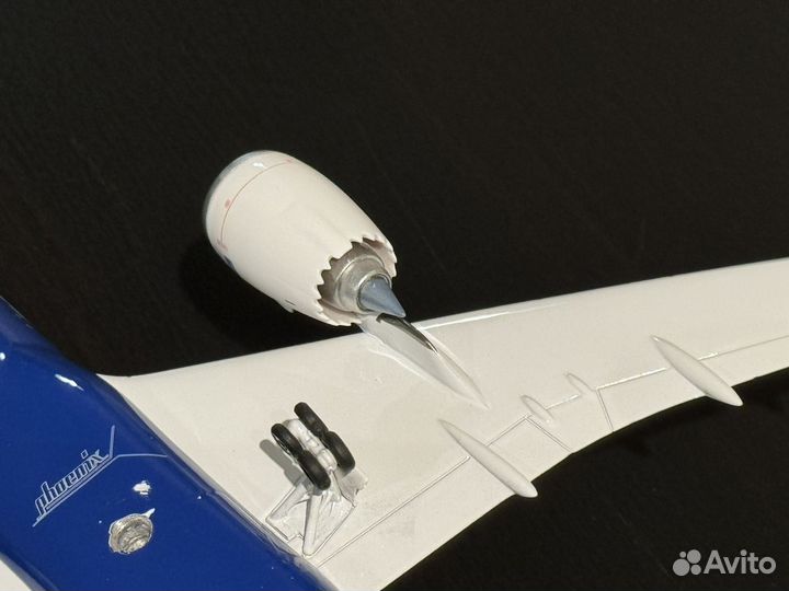 Модель самолёта B787-8 Dreamliner 1:200 металл