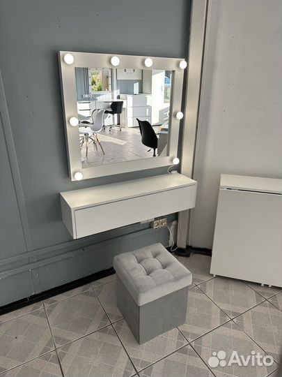 Туалетный столик зеркало гримерное с подсаеткой