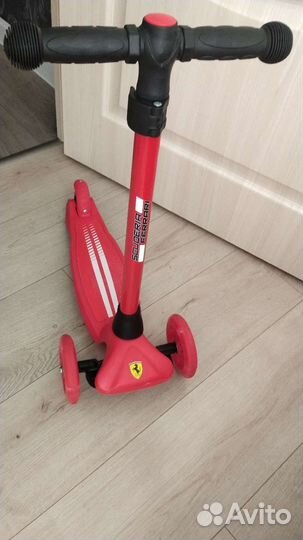 Детский самокат Ferrari