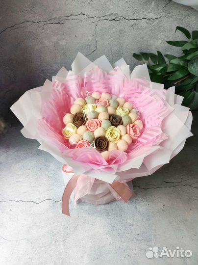 Букеты из шоколадных роз