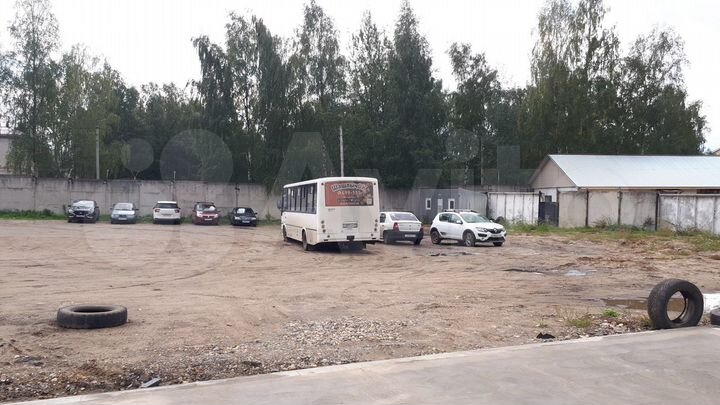 Машиноместо, > 30 м²