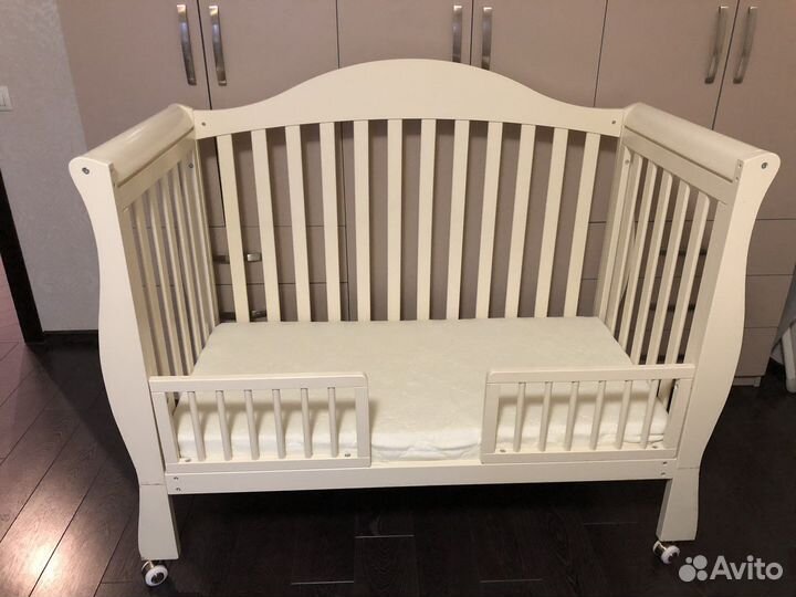 Детская кроватка с матрасом