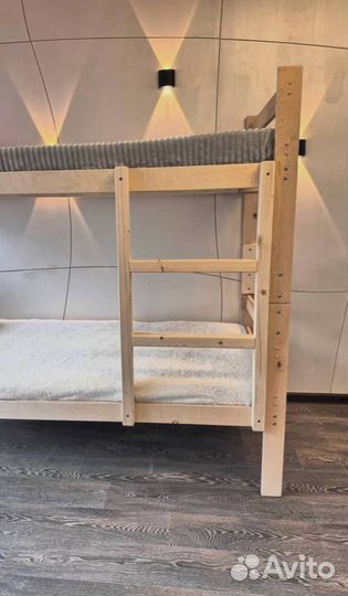Двухъярусная кровать