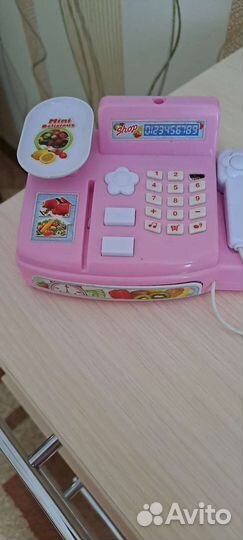 Замок, набор медика, будильник, посудка