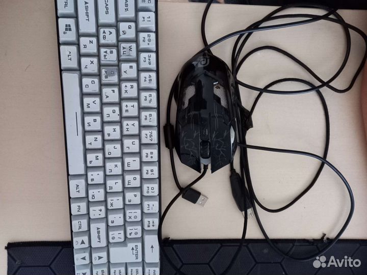 Игровая клавиатура и мышь