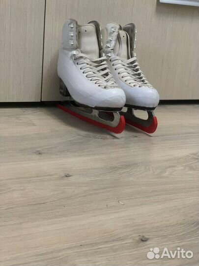 Фигурные коньки risport 240