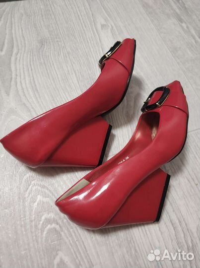 Туфли на танкетке красные 38 кожзам