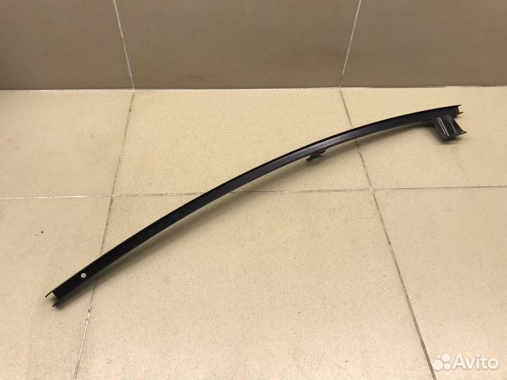 Направляющая стекла двери Golf V Plus 2005-2014