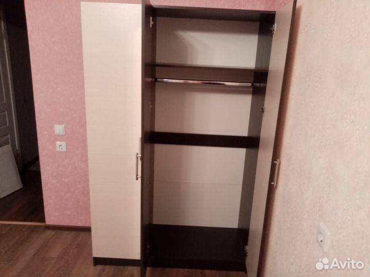 Шкаф трехстворчатый