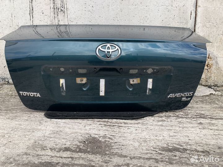 Крышка багажника Toyota Avensis