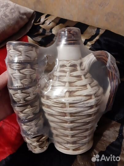 Кувшин с рюмками