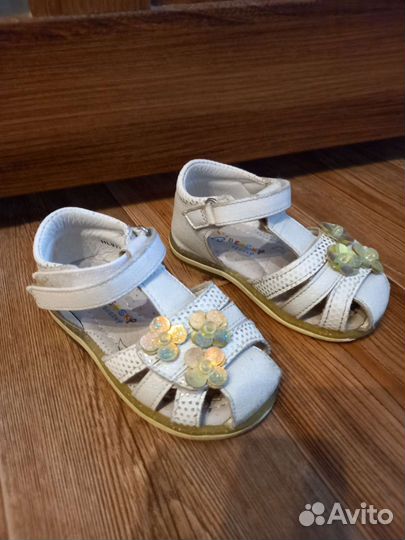 Кроссовки для девочки