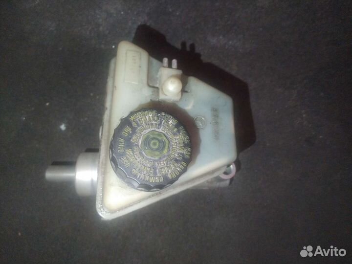 Главный тормозной цилиндр Mercedes Benz C-class