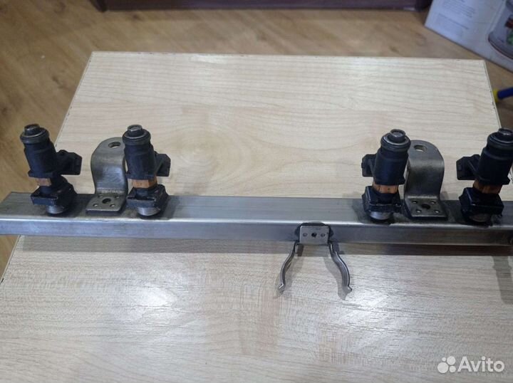 Торг. Рампа топливная рейка на саманд 1.8