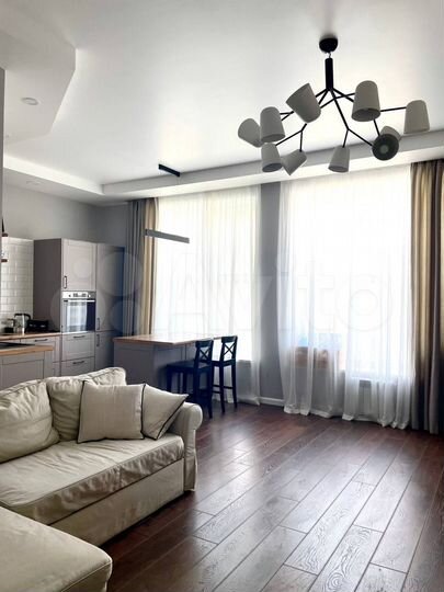 Дом 283 м² на участке 2,7 сот.