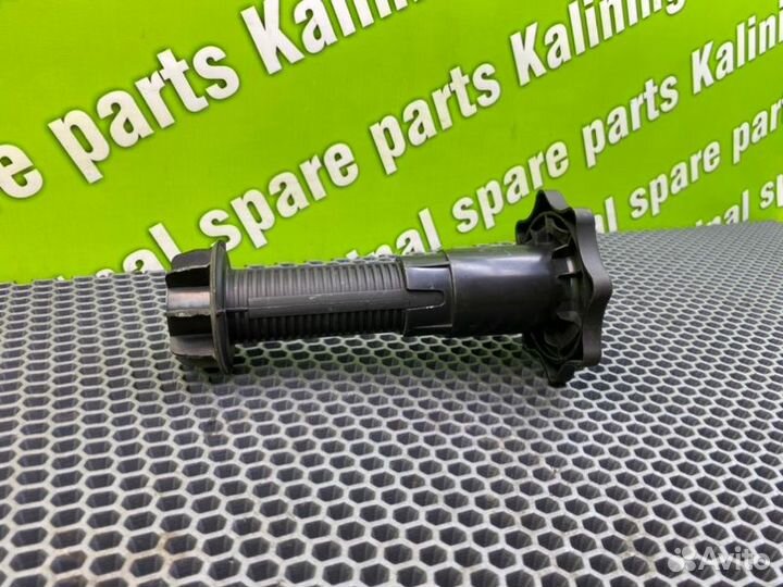 Болт крепления запасного колеса Audi A6 C6 (4F2)