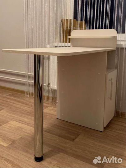 Маникюрный стол складной