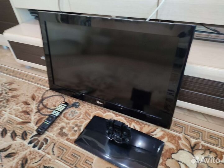Телевизор LG32LD555
