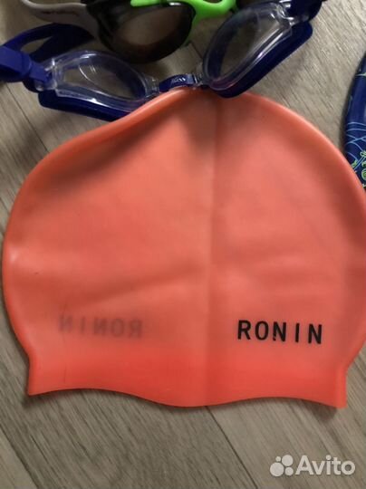 Очки для плавания и шапочки