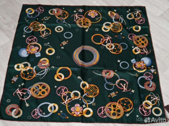 Платок зелёный LV шелк ручная подшивка 5 цв