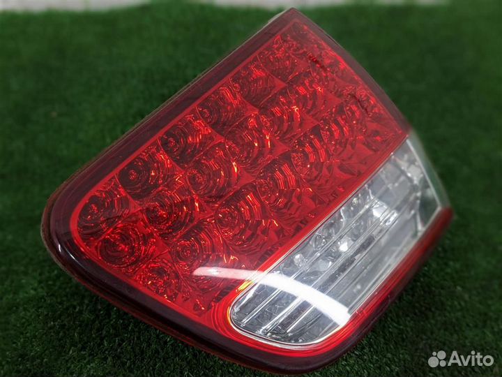 Фонарь задний внутренний правый Citroen C-Crosser