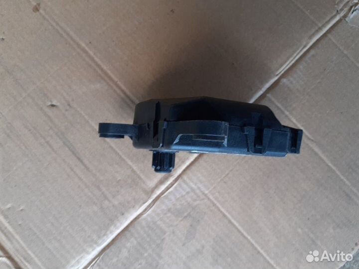 Моторчик заслонки печки Волга Сайбер, Додж Стратус