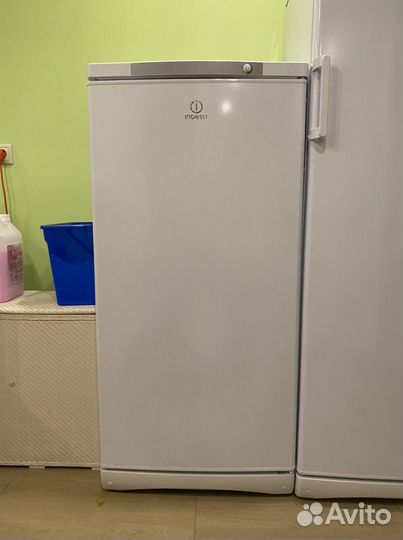 Холодильник Indesit, требуется ремонт