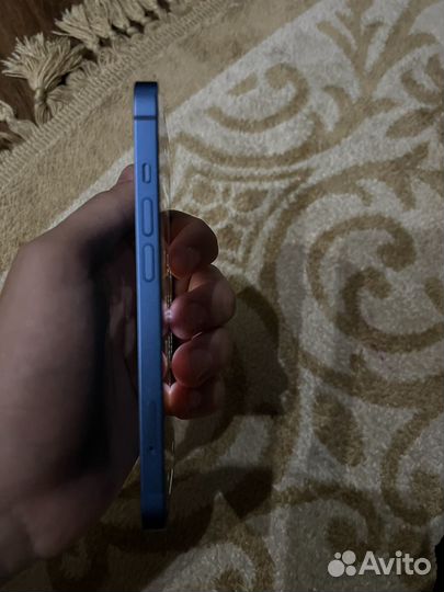 Телефон iPhone13