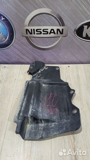 Пыльник двигателя Nissan qashqai J10 Прав