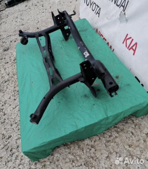 Подрамник задний skoda yeti 1,2