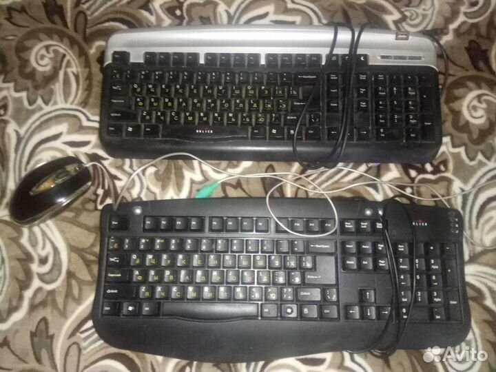 Две клавиатуры и проводная мышь
