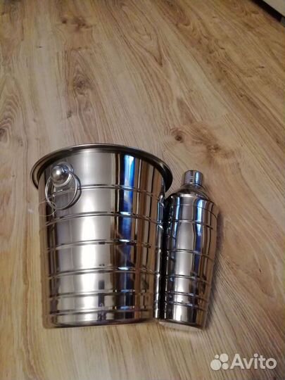 Шейкер для коктейлей и ведро для шампанского