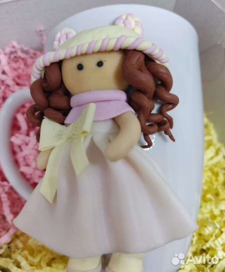 Кружка с декором из полимерной глины