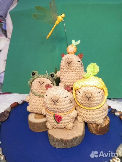 Капибары, вязаные брелки, игрушки