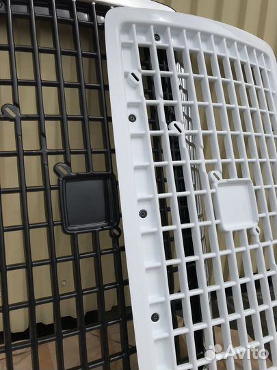 Решетка радиатора Volvo VNL 670-780 белый акрил