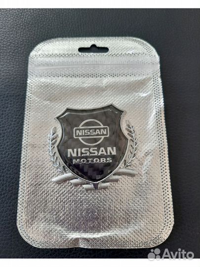 Эмблема шильдик на автомобиль Nissan