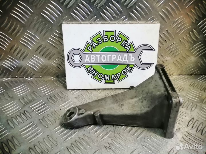 Кронштейн двигателя правый BMW 3 E30 1986г M20 B25