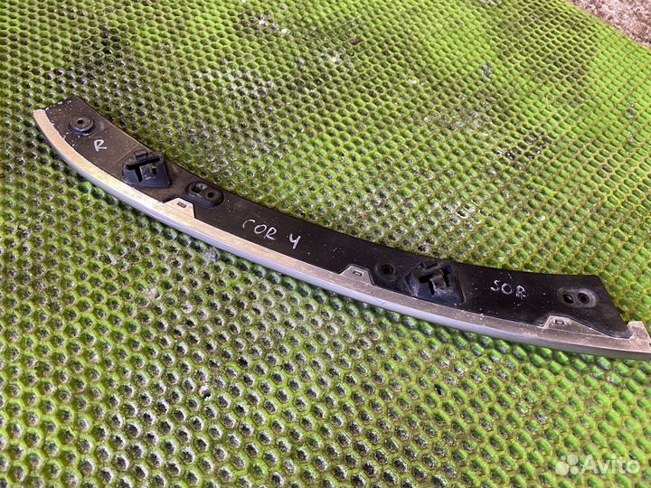 Накладка кронштейн фары R на Kia Sorento 4 2020-нв