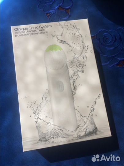 Очищающая щётка для лица clinique